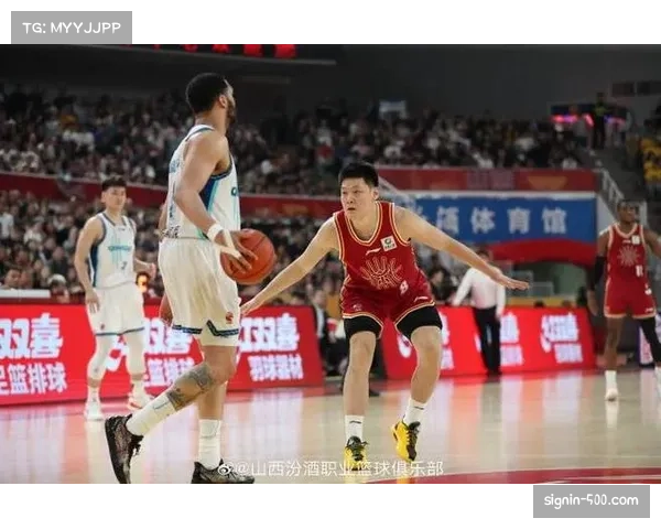 青岛对阵天津关键回合：韦瑟斯庞组织进攻的节奏控制